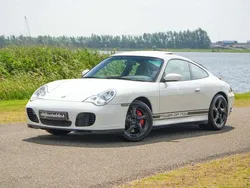 Wit, metallic lak Gebruikt 2002 Porsche 911 Carrera 4S Coupé | € 41.995 (Eerlijke prijs)