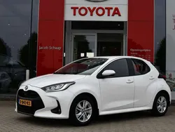 Wit Gebruikt 2023 Toyota Yaris Business Edition Hatchback | € 21.999 (Eerlijke prijs)