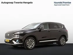 Abyss black (zwart metallic) Gebruikt 2023 Hyundai Santa Fe Premium SUV | € 38.950 (Eerlijke prijs)