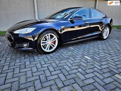 Blauw, metallic lak Gebruikt 2015 Tesla Model S Performance Hatchback | € 26.750 (Duur)