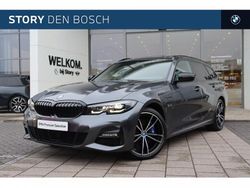 Mineralgrau (grijs metallic) Gebruikt 2022 BMW 330e Comfort Edition Stationwagen | € 38.950 (Iets duurder)
