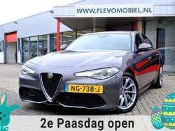 Grijs, metallic lak Gebruikt 2017 Alfa Romeo Giulia Veloce Sedan | € 19.950 (Super prijs)