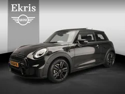 Zwart Gebruikt 2024 Mini Cooper Hatchback | € 33.900