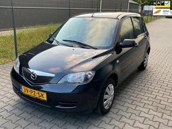 Zwart, metallic lak Gebruikt 2005 Mazda 2 Exclusive MPV | € 899 (Eerlijke prijs)