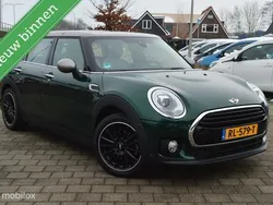 Groen, metallic lak Gebruikt 2018 Mini Cooper Clubman Business Stationwagen | € 17.450 (Iets duurder)