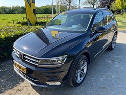 Zwart, metallic lak Gebruikt 2017 VW Tiguan Highline SUV | € 28.950 (Iets duurder)