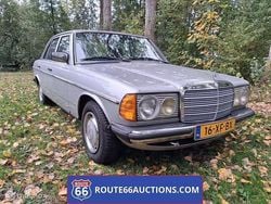 Zwart Gebruikt 1982 Mercedes E230 | € 5.500