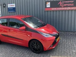Rood Gebruikt 2017 Toyota Aygo X-play Hatchback | € 7.999 (Eerlijke prijs)