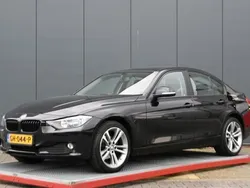 Zwart, metallic lak Gebruikt 2015 BMW 316 Sedan | € 13.950 (Eerlijke prijs)