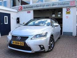 Grijs, metallic lak Gebruikt 2014 Lexus CT200h Sport Line Hatchback | € 14.950 (Iets duurder)