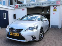 Grijs, metallic lak Gebruikt 2014 Lexus CT200h Sport Line Hatchback | € 14.950 (Iets duurder)