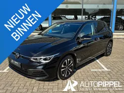 Zwart Gebruikt 2021 VW Golf VIII Life Hatchback | € 22.895 (Eerlijke prijs)