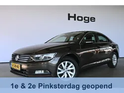 Bruin Gebruikt 2018 VW Passat Trendline Sedan | € 18.940 (Goede deal)