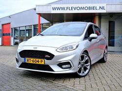 Grijs (metallic) Gebruikt 2018 Ford Fiesta ST-Line Hatchback | € 12.450 (Eerlijke prijs)