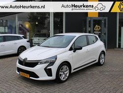 Wit Gebruikt 2024 Renault Clio V Evolution Hatchback | € 19.140