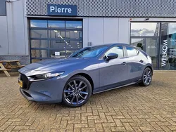 Polymetal gray (grijs metallic) Nieuw 2025 Mazda 3 Center-Line Hatchback | € 32.945 (Eerlijke prijs)