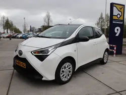 Wit Gebruikt 2019 Toyota Aygo X-play Hatchback | € 8.948 (Eerlijke prijs)