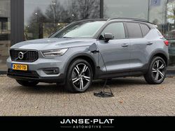 Grijs (metallic) Gebruikt 2021 Volvo XC40 R-Design SUV | € 27.950 (Duur)