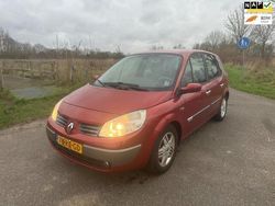 Rood Gebruikt 2005 Renault Scénic II Luxe MPV | € 1.799 (Eerlijke prijs)