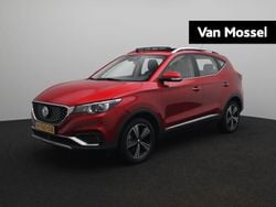 Rood, metallic lak Gebruikt 2019 MG ZS Luxury Sedan | € 13.995 (Eerlijke prijs)