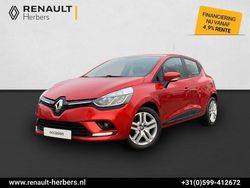 Rood, metallic lak Gebruikt 2020 Renault Clio V Zen Hatchback | € 10.250 (Eerlijke prijs)