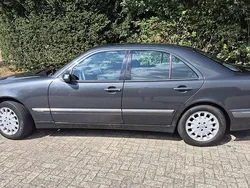 Gebruikt 2000 Mercedes E220 Sedan | € 1.700