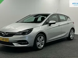 Grijs Gebruikt 2021 Opel Astra Edition Hatchback | € 13.000 (Eerlijke prijs)