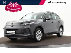 Grijs, metallic lak Gebruikt 2024 VW Tiguan Edition SUV | € 36.940 (Super prijs)