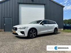Wit Gebruikt 2020 Volvo V60 R-Design Stationwagen | € 33.900 (Eerlijke prijs)