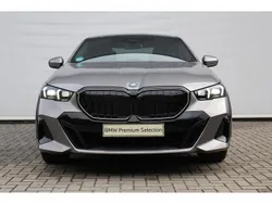 Grijs Gebruikt 2025 BMW 550e M Sport Sedan | € 89.950 (Duur)