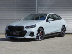 Grijs Nieuw 2025 BMW 530e M Sport Sedan | € 87.304 (Duur)
