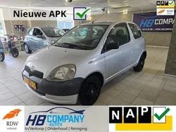 Grijs Gebruikt 2002 Toyota Yaris Hatchback | € 999 (Eerlijke prijs)
