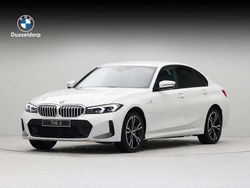 Wit Nieuw 2025 BMW 330e Shadowline Sedan | € 62.702 (Goede deal)