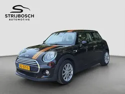 Zwart, metallic lak Gebruikt 2014 Mini Cooper Business Hatchback | € 7.990