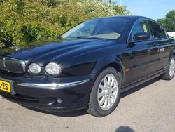 Zwart, metallic lak Gebruikt 2001 Jaguar X-type Executive Sedan | € 4.950 (Duur)