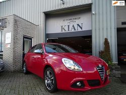 Rood Gebruikt 2014 Alfa Romeo Giulietta Hatchback | € 7.950 (Goede deal)