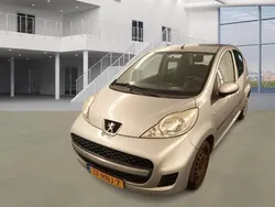 Grijs, metallic lak Gebruikt 2009 Peugeot 107 Hatchback | € 2.350 (Eerlijke prijs)