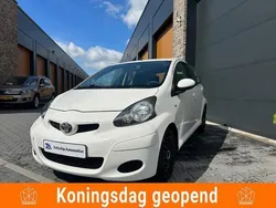 Wit Gebruikt 2010 Toyota Aygo Hatchback | € 4.475 (Eerlijke prijs)