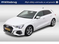 Wit, metallic lak Gebruikt 2021 Audi A3 Sportback S-Line Hatchback | € 27.450 (Iets duurder)