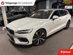 Wit Gebruikt 2021 Volvo V60 R-Design Stationwagen | € 29.990 (Eerlijke prijs)