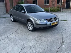 Grijs Gebruikt 2002 VW Passat Comfortline Sedan | € 1.000 (Goede deal)