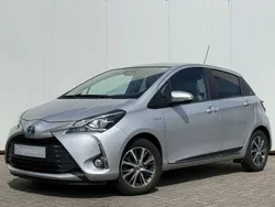 Grijs, metallic lak Gebruikt 2020 Toyota Yaris Hybrid Hatchback | € 16.940 (Goede deal)