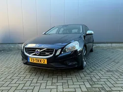 Zwart, metallic lak Gebruikt 2012 Volvo V60 R-Design Stationwagen | € 8.950 (Iets duurder)