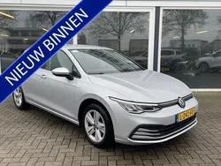 Grijs Gebruikt 2021 VW Golf VIII Life Hatchback | € 16.950 (Eerlijke prijs)