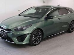 Groen, metallic lak Gebruikt 2024 Kia ProCeed GT-Line Hatchback | € 31.949 (Goede deal)