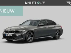Grijs, metallic lak Gebruikt 2022 BMW 330e M Sport Sedan | € 44.940 (Duur)