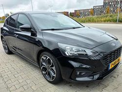 Zwart (metallic) Gebruikt 2019 Ford Focus Business Edition Hatchback | € 15.250 (Eerlijke prijs)