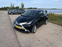 Zwart Gebruikt 2016 Toyota Aygo X-play Hatchback | € 7.500 (Goede deal)