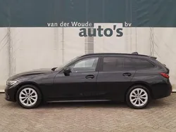Zwart Gebruikt 2021 BMW 318 Executive Stationwagen | € 21.900 (Eerlijke prijs)