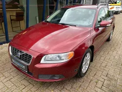 Rood Gebruikt 2009 Volvo V70 Momentum Stationwagen | € 15.945 (Iets duurder)